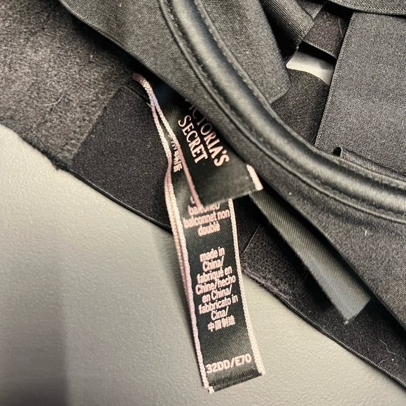 VICTORIA’S SECRET VS Very Sexy Banded Cage Strappy Open Cup Demi Bra 32DD Black - Picture 6 of 8